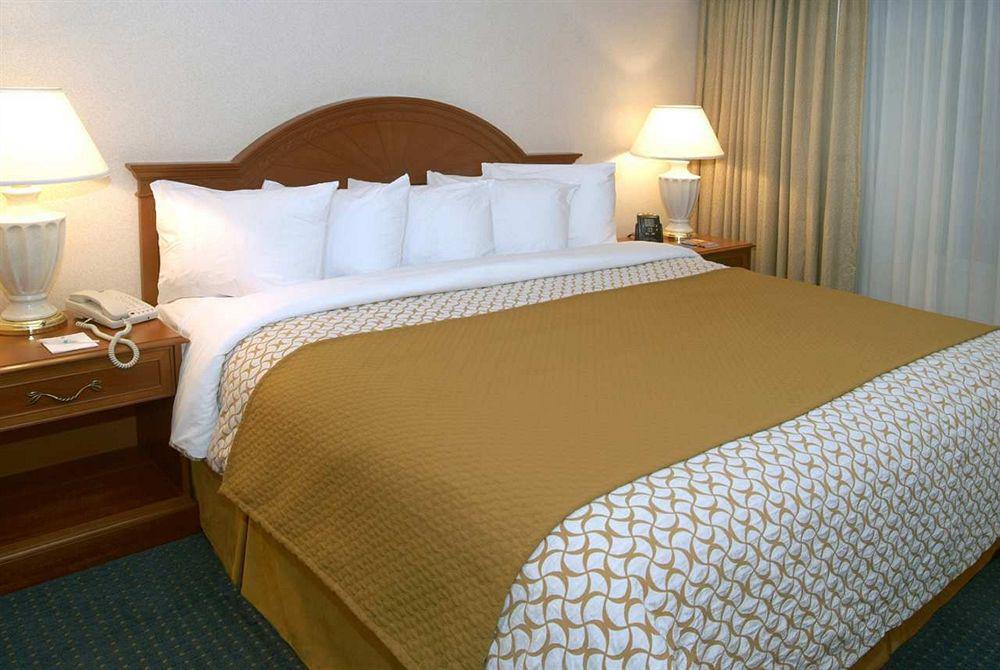 Embassy Suites By Hilton Cleveland Rockside Independence Phòng bức ảnh